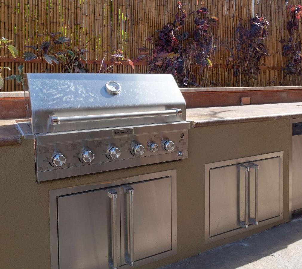 In Boutique With Mini Kitchen, Pool And Bbq Appartement